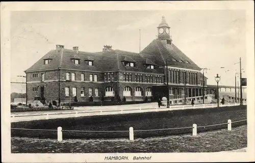 Ak Hamborn Duisburg, Vorderansicht des Bahnhofes