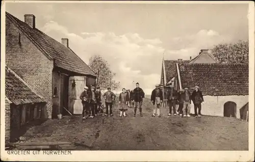 Ak Hurwenen Maasdriel Gelderland, Straßenpartie, Anwohner