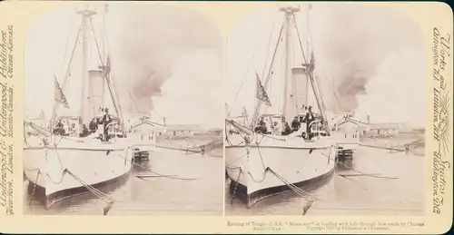 Stereofoto China, Burning of Tongu, USS Monacacy mit Loch von Chinese Shell