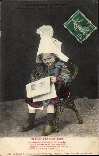 Ak A Travers la Normandie, en lisant la Politique, Mädchen in Tracht