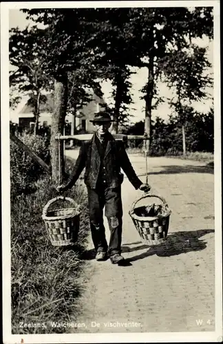 Ak Walcheren Zeeland, De vischventer, Händler