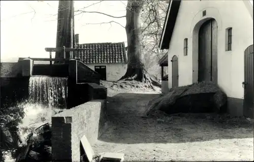 Ak Staverden Gelderland Niederlande, Korenmolen bij kasteel