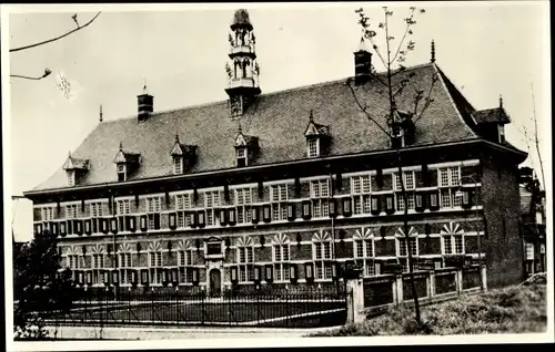 Ak Buren Gelderland Niederlande, het Weeshuis Gefundeerd anno 1613