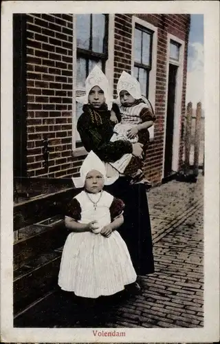 Ak Volendam Nordholland Niederlande, Mädchen in Tracht