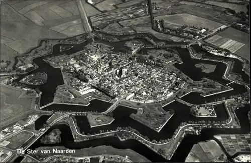 Ak Naarden Nordholland Niederlande, De ster, Fliegeraufnahme