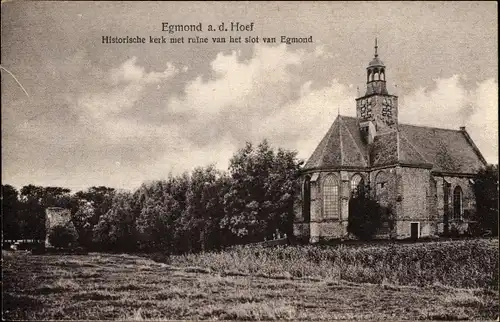 Ak Egmond aan den Hoef Nordholland Niederlande, historische kerk met ruine van het slot van Egmond