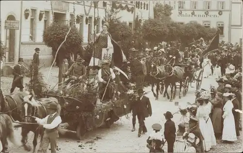 Foto Ak Triptis in Thüringen, Festzug, geschmückte Festwagen