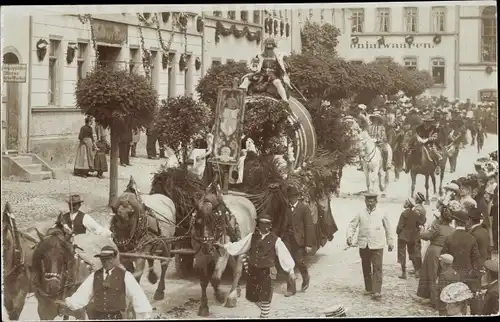 Foto Ak Triptis in Thüringen, Festzug, geschmückter Festwagen