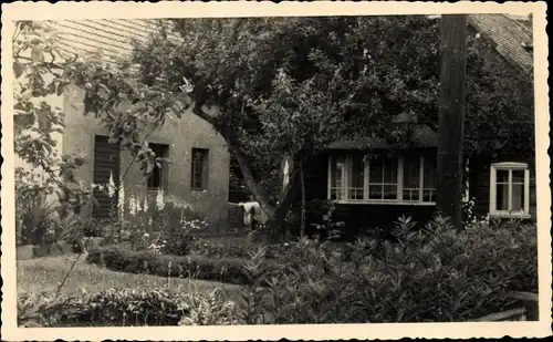 Foto Ak Ebersbach in Sachsen Oberlausitz, Wohnhaus, Garten