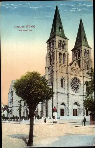 Ak Landau in der Pfalz, Straßenpartie mit Blick auf Marienkirche, Glockenturm