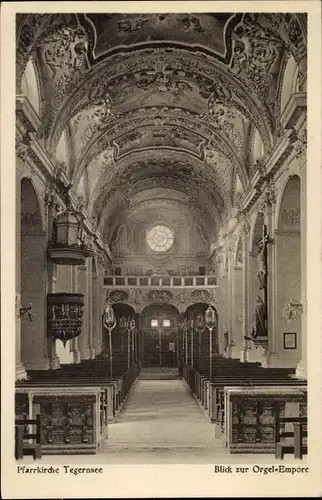 Ak Tegernsee in Oberbayern, Pfarrkirche, Blick zur Orgel-Empore