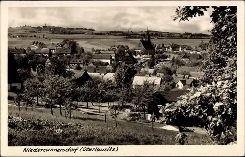 Ak Niedercunnersdorf Kottmar in der Oberlausitz Sachsen, Gesamtansicht, Kirche