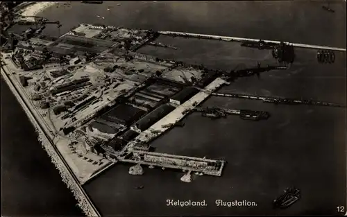 Ak Helgoland in Schleswig Holstein, Fliegeraufnahme, Flugstation, Hafen