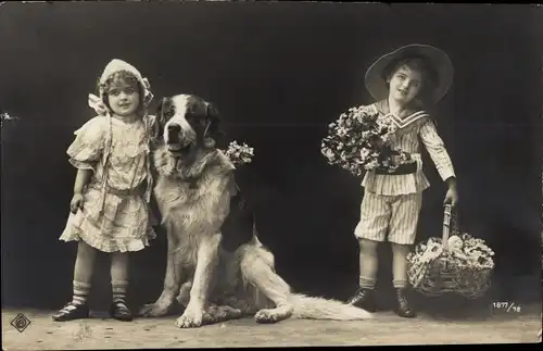 Ak Zwei Kinder mit Hund, Bernhardiner, Blumenkörbe