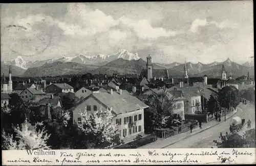 Ak Weilheim Oberbayern, Blick auf den Ort, Im Hintergrund Gebirge