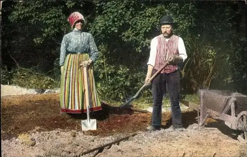Ak Russisch polnische Typen, Mann und Frau bei der Feldarbeit