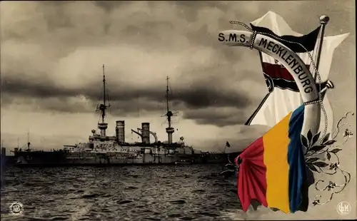 Ak Deutsches Kriegsschiff, SMS Mecklenburg, Linienschiff, Flagge Mecklenburg, Kriegsflagge