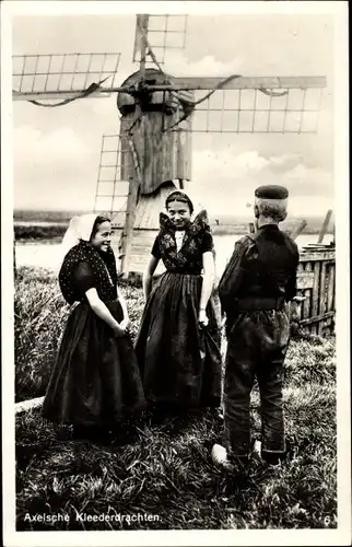 Ak Axel Zeeland Niederlande, Molen, Axelsche Kleederdrachten