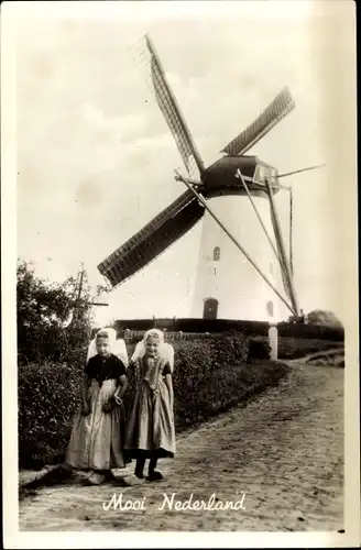 Ak Zeeland Niederlande, Walcherse Klederdracht, Op de wandeling