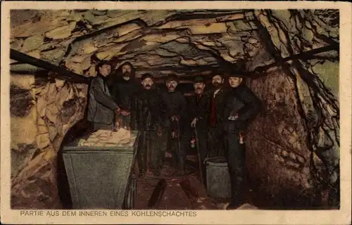 Ak Zeche im Ruhrgebiet, Bergleute im Inneren eines Kohlenschachtes