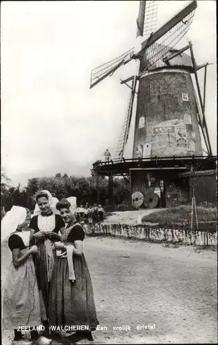 Ak Walcheren Zeeland, Molen, Frauen in Tracht