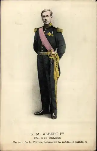 Ak Albeert 1er, Roi des Belgies, König Albert I. von Belgien, Standportrait in Uniform