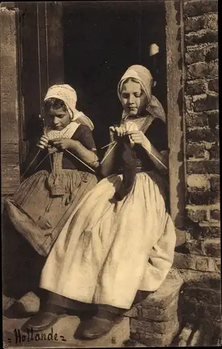 Ak Zeeland Niederlande, Mädchen in Tracht, Stricken