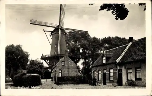 Ak Sluis Zeeland, Molen, Windmühle, Wohnhäuser, Fahrräder