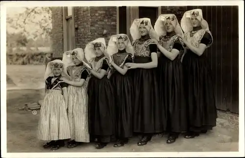 Ak Zuid Beveland Zeeland, Frauen in niederländischen Trachten