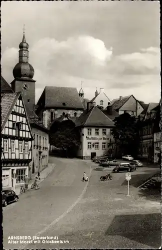 Ak Arnsberg im Sauerland Westfalen, Alter Markt mit Glockenturm