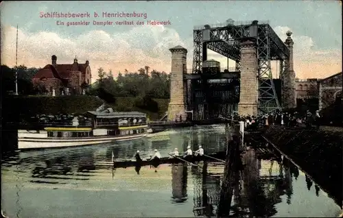 Ak Oberwiese Waltrop Ruhrgebiet, Schiffshebewerk Henrichenburg, gesenkter Dampfer, Ruderboot