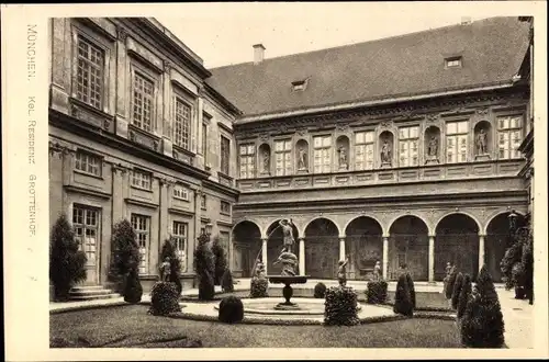 Ak München, Königliche Residenz Grottenhof