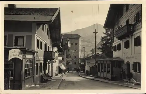 Ak Zell am See in Salzburg, Straßenpartie, Gasthaus