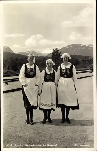 Ak Bjorli Norwegen, Nationaldrakter fra Romsdal, Junge Frauen in Tracht