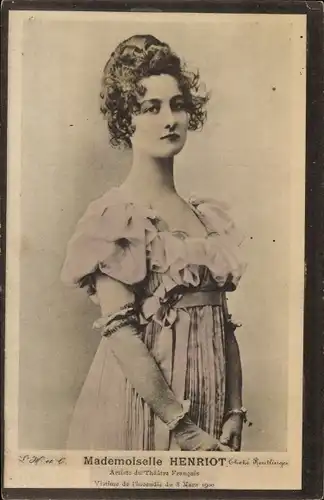 Ak Schauspielerin Henriot, Portrait, Theatre Francais, Victime de l'incendie du 5 Mars 1900