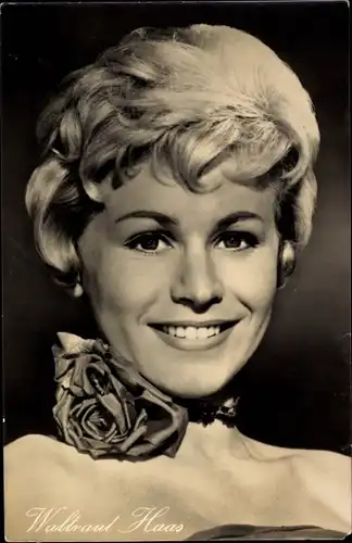 Ak Schauspielerin Waltraut Haas, Portrait, Traumrevue