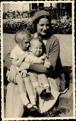 Foto Ak Astrid von Schweden, Königin von Belgien, Prinzessin Josephine Charlotte, Prinz Baudouin