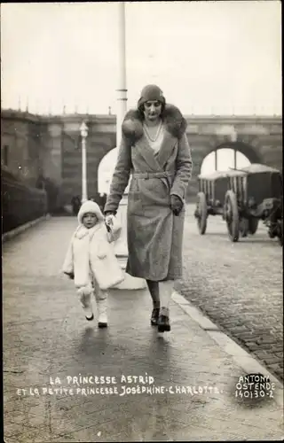 Foto Ak S.A.R. la Duchesse de Brabant et la Princesse Josephine Charlotte de Belgique, Portrait
