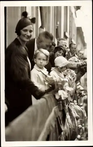 Ak S.A.R. la Duchesse de Brabant et le Prince Baudouin, Portrait