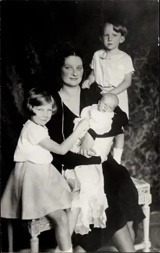 Foto Ak Königin Astrid, Princesse Josephine Charlotte, le Prince Baudouin, Le Prince de Liége