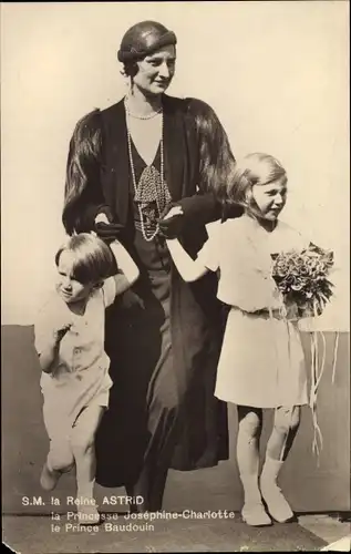 Ak S. M. Astrid, Reine des Belges, Princesse Josephine Charlotte, Prince Baudouin