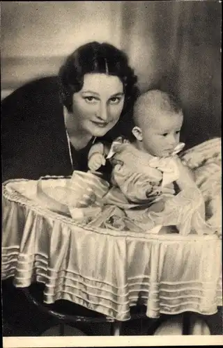 Ak Astrid von Schweden, Königin von Belgien, le Prince Albert de Liége als Baby