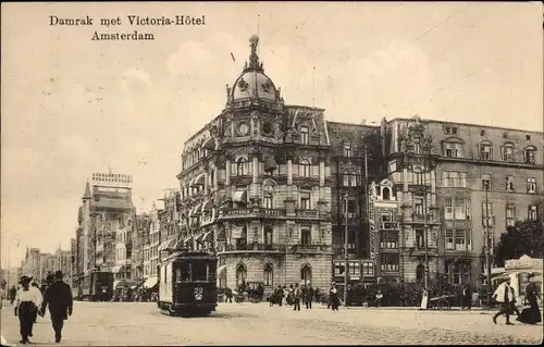 Ak Amsterdam Nordholland Niederlande, Damrak met Victoria-Hotel