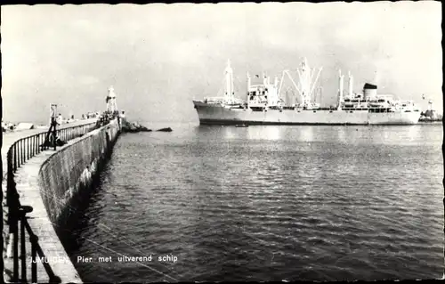 Ak IJmuiden Ymuiden Velsen Nordholland, Pier met uitvarend schip