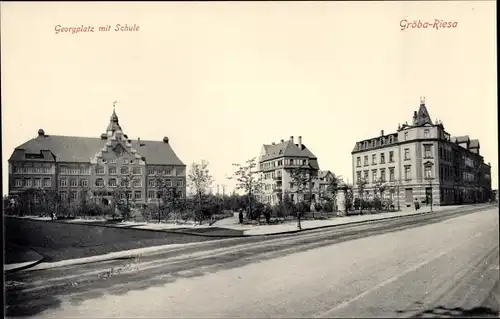 Ak Gröba Riesa an der Elbe Sachsen, Georgplatz mit Schule