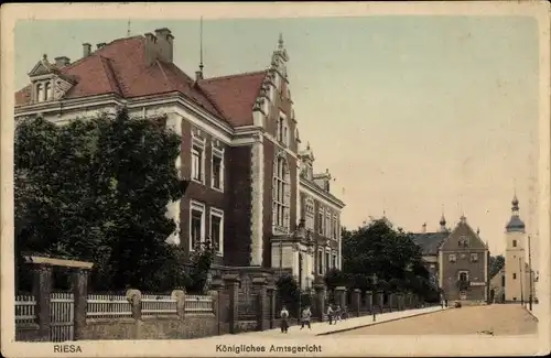 Ak Riesa an der Elbe Sachsen, Königl. Amtsgericht, Straßenpartie