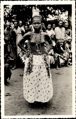 Ak Dahomey Benin, Jeune féticheuse d'Abomey, Barbusig