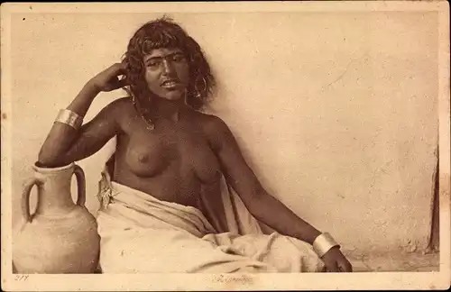 Ak Portrait einer Afrikanerin mit nackter Brust, Busen, Maghreb