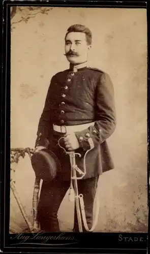 CdV Stade, deutscher Soldat in Uniform, Standportrait