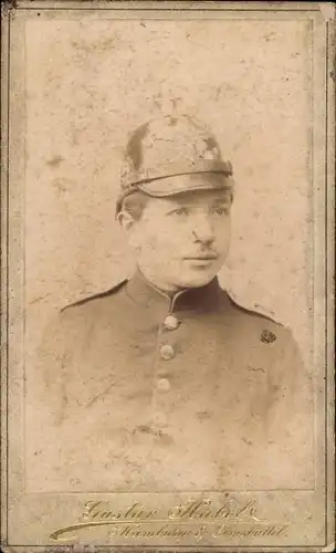 CdV Hamburg Eimsbüttel, deutscher Soldat in Uniform, Portrait, Pickelhaube